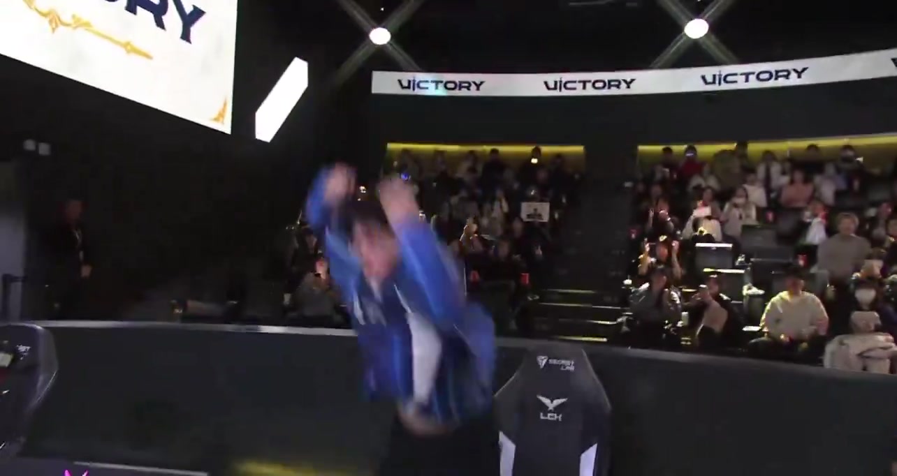 PG电子官方网站-Siu！DRX中单Ucal获胜后展示C罗招牌庆祝动作