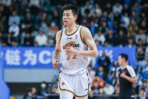 张镇麟8投3中&amp;三分6中2得到9分4板2助 加时赛最后时刻3分杀死比赛